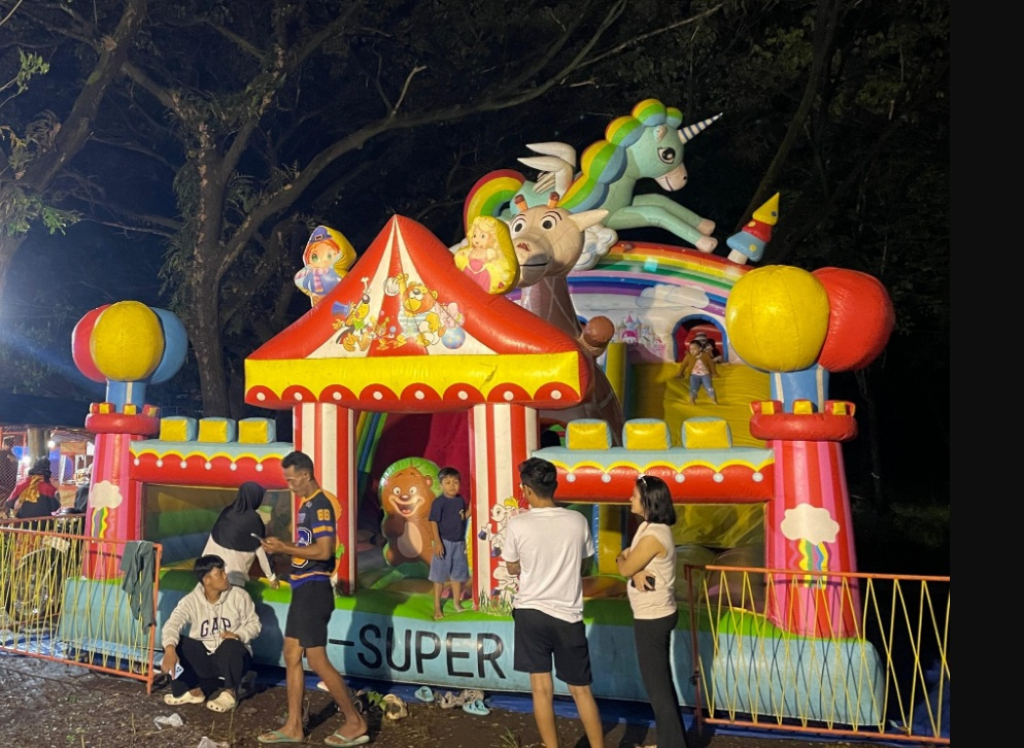 Ilustrasi. Kegiatan pasar malam di area Pabrik Gula (PG) Meritjan Kediri, Jawa Timur. SP/ KDR