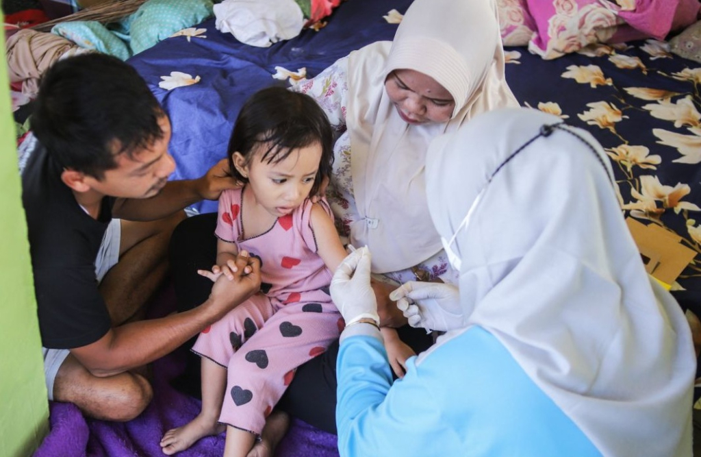 Kegiatan imunisasi campak di Kabupaten Sampang, Jawa Timur. SP/ SMP