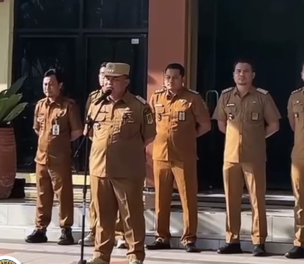 Camat Magersari Setiyo Budi Utomo terus mengkampanyekan gerakan bike to work kepada seluruh staf dan jajaran pegawai Kecamatan.