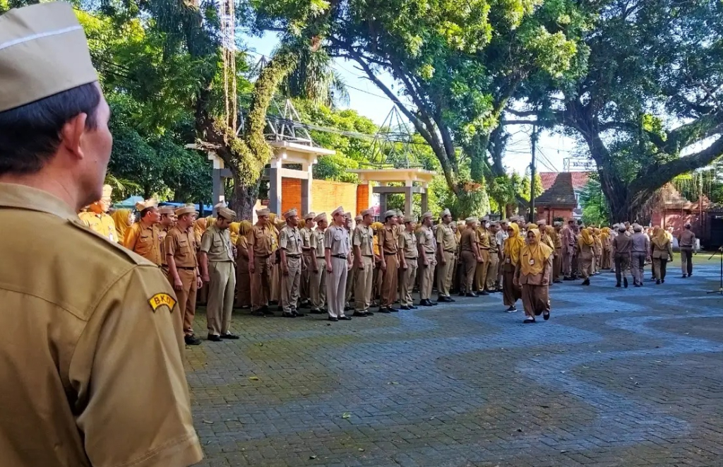 Suasana apel pagi Aparatur Sipil Negara (ASN) di lingkungan sekretariatan daerah Magetan. SP/ MGT