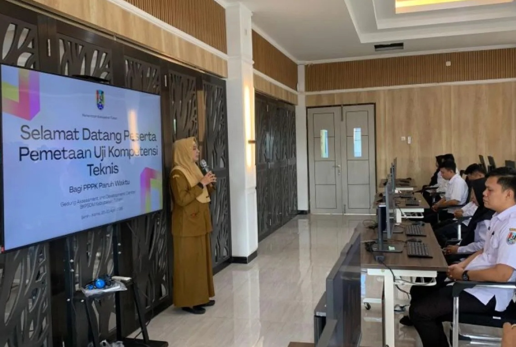 Pemerintah Kabupaten (Pemkab) Tuban, Jawa Timur mengevaluasi Pegawai Pemerintah dengan Perjanjian Kerja (PPPK) paruh waktu di lingkup pemerintahan setempat. SP/ TBN