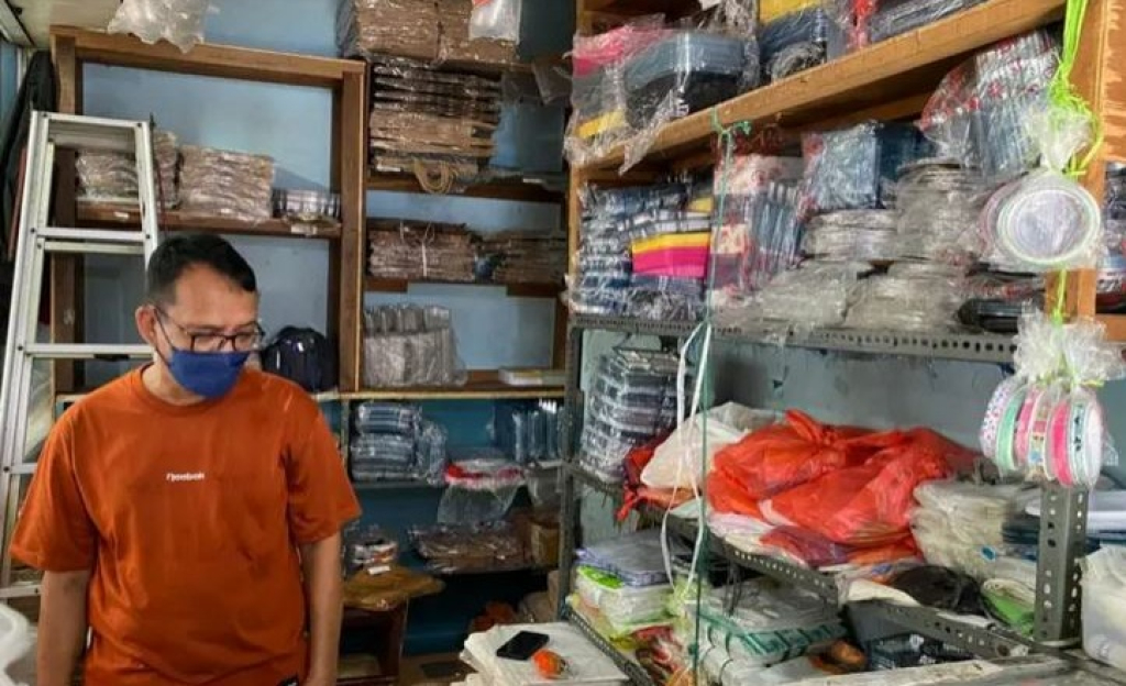 Peristiwa Viral! Harga Plastik Melonjak hingga 60 Persen, Pemkot Surabaya Carikan Solusi Bagi Pelaku UMKM