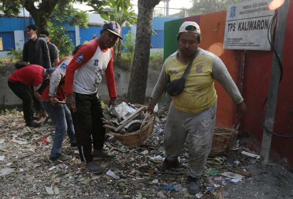 Pemkot Surabaya menertibkan aktivitas di TPS untuk menjaga kebersihan kota. SP/ SBY