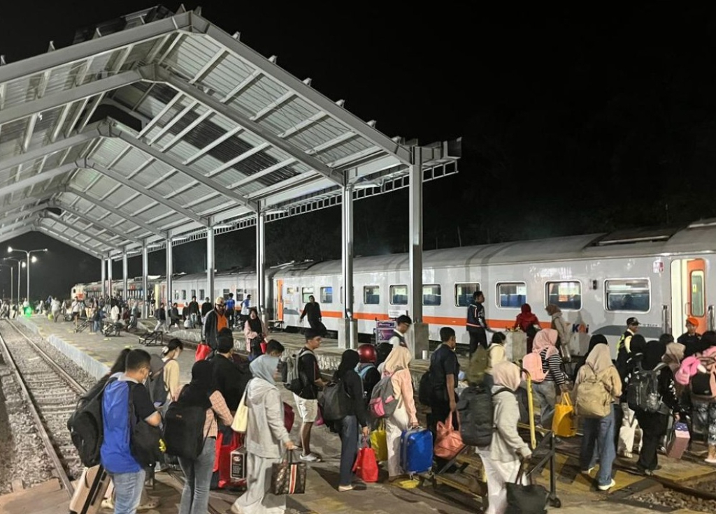 Peristiwa Momentum Libur Panjang 'Jumat Agung', Penumpang KA Daop Jember Tembus 11 Ribu Orang