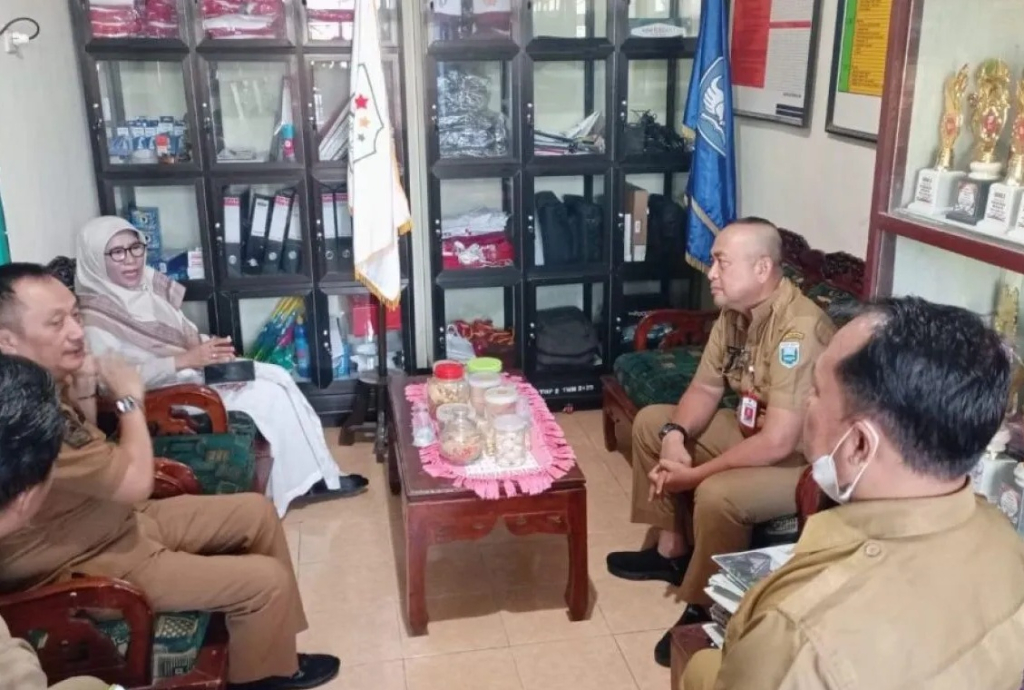 Satgas MBG Probolinggo melakukan monev di SDN Sumberbulu, Probolinggo, Jawa Timur.  SP/ PRB