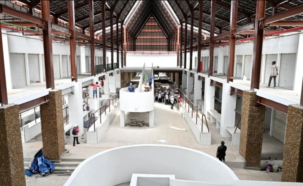 Kondisi progres revitalisasi Pasar Banyuwangi telah mencapai sekitar 95 persen, nantinya siap jadi destinasi wisata. SP/ BYW