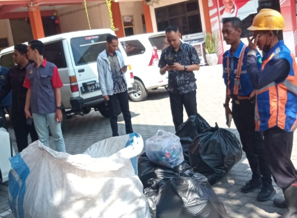 DLH Kota Mojokerto memperkuat upaya pengurangan sampah melalui penerapan pengelolaan sampah mandiri. SP/ DWI