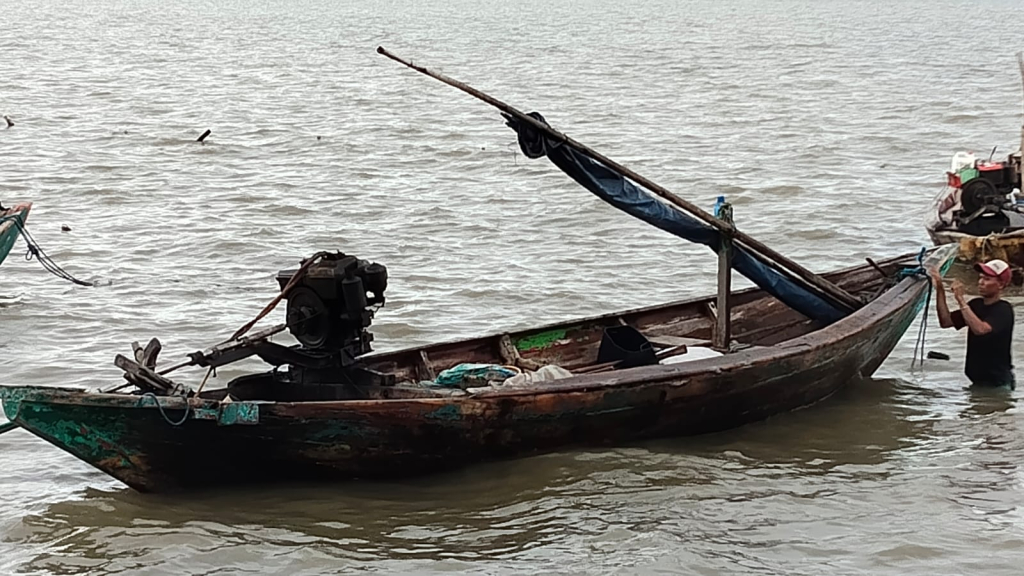 Nelayan Pulau Mengare yang nasibnya kian merana. SP/Maidid