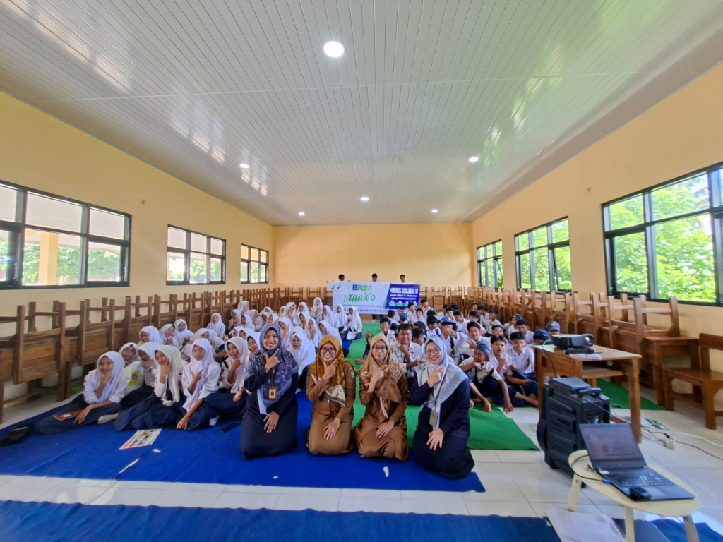 Balai POM di Bima menggelar kegiatan Komunikasi, Informasi, dan Edukasi (KIE) melalui program BPOM TANA’O (Red.BPOM BELAJAR) di aula SMPN 2 Kota Bima Nusa Tenggara Barat Unter Iwes. SP/ HIKM AH