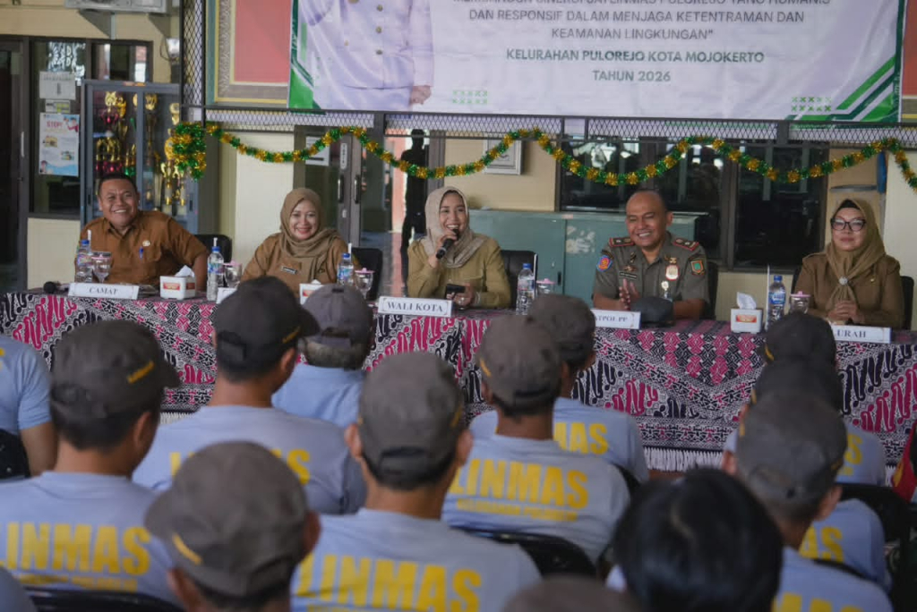 Walikota saat membuka kegiatan penguatan Satlinmas di Kelurahan Pulorejo dan Kelurahan Mentikan SP/ DWI
