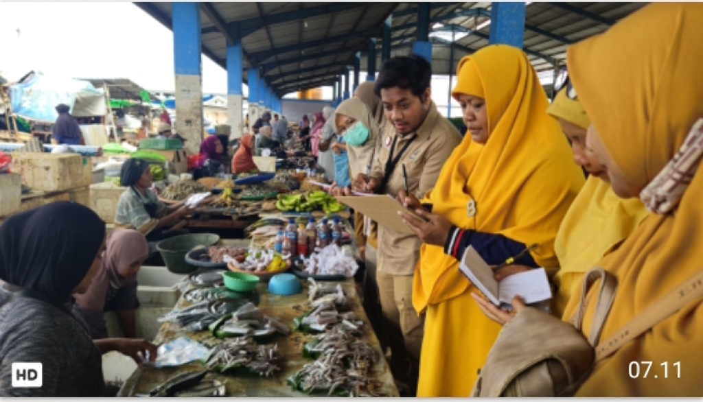 Balai Pengawas Obat dan Makanan (BPOM) di Bima bersama Dinas Kelautan dan Perikanan (DKP) Kota Bima melakukan inspeksi mendadak (sidak) di Pasar Amahami, Selasa (12/05/2026).  SP/ HIKMAH