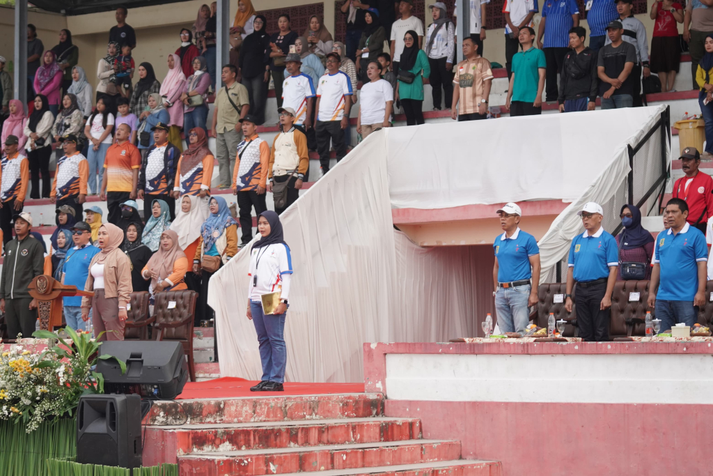 Walikota Mojokerto Ning Ita secara resmi membuka POPKOT Perdana Kota Mojokerto di Stadion Gelora A. Yani. SP/ DWI