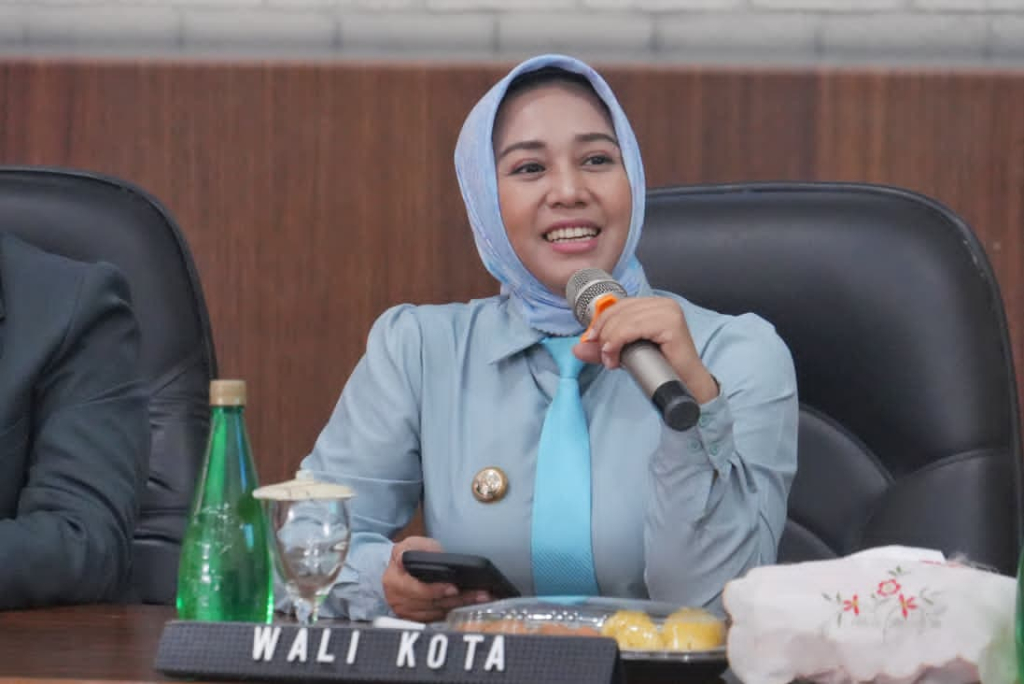 Ning Ita saat menghadiri sosialisasi pencegahan dan penanganan TB melalui sosialisasi yang digelar di Kelurahan Magersari, Rabu (20/5). SP/ DWI