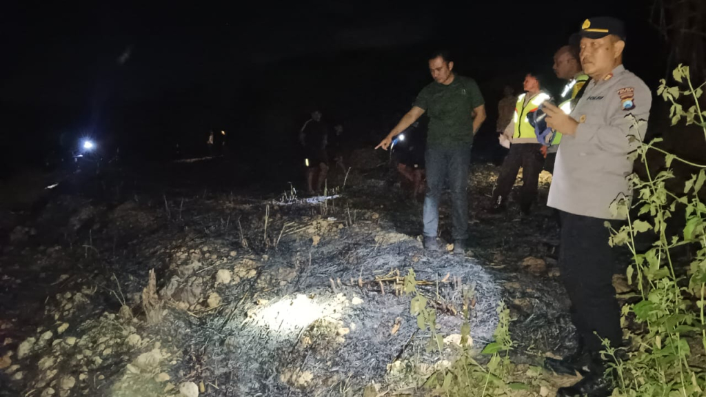TKP pembakaran daun tebu kering posisi korban. SP/ Lestariono