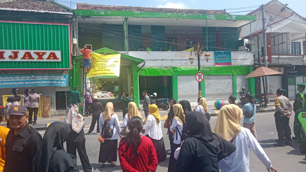 eksekusi lahan dan bangunan TK Masyithoh yang berada di Kota Madiun, Selasa (12/6/2026). 