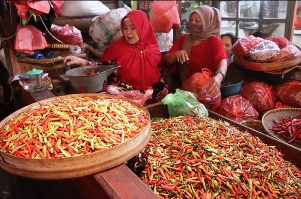 Ilustrasi. Salah satu penjual cabai rawit di pasar tradisional Surabaya. SP/ SBY