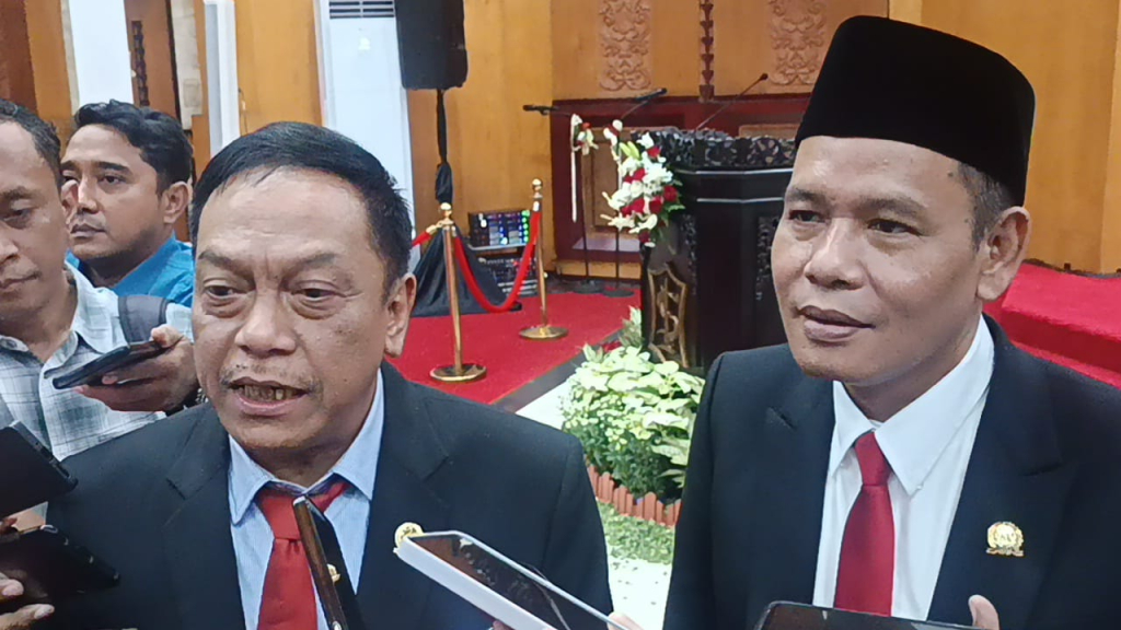 Sekretaris Komisi A DPRD Kota Surabaya saat di wawancara awak media usai pelantikan Ketua DPRD Surabaya, Syaifuddin Zuhri. SP/ Al Qomaruddin