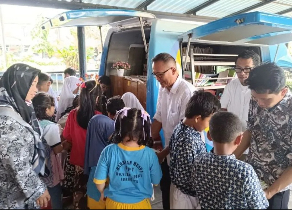 Kendaraan perpustakaan keliling milik Pemerintah Kota Surabaya.   SP/ SBY