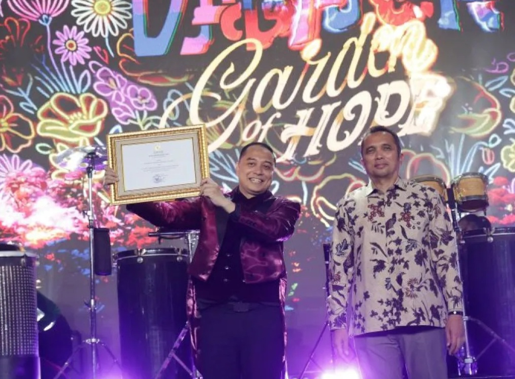 Wali Kota Surabaya Eri Cahyadi saat kegiatan Surabaya Vaganza berhasil masuk KEN 2026 dari Kemenpar. SP/ SBY