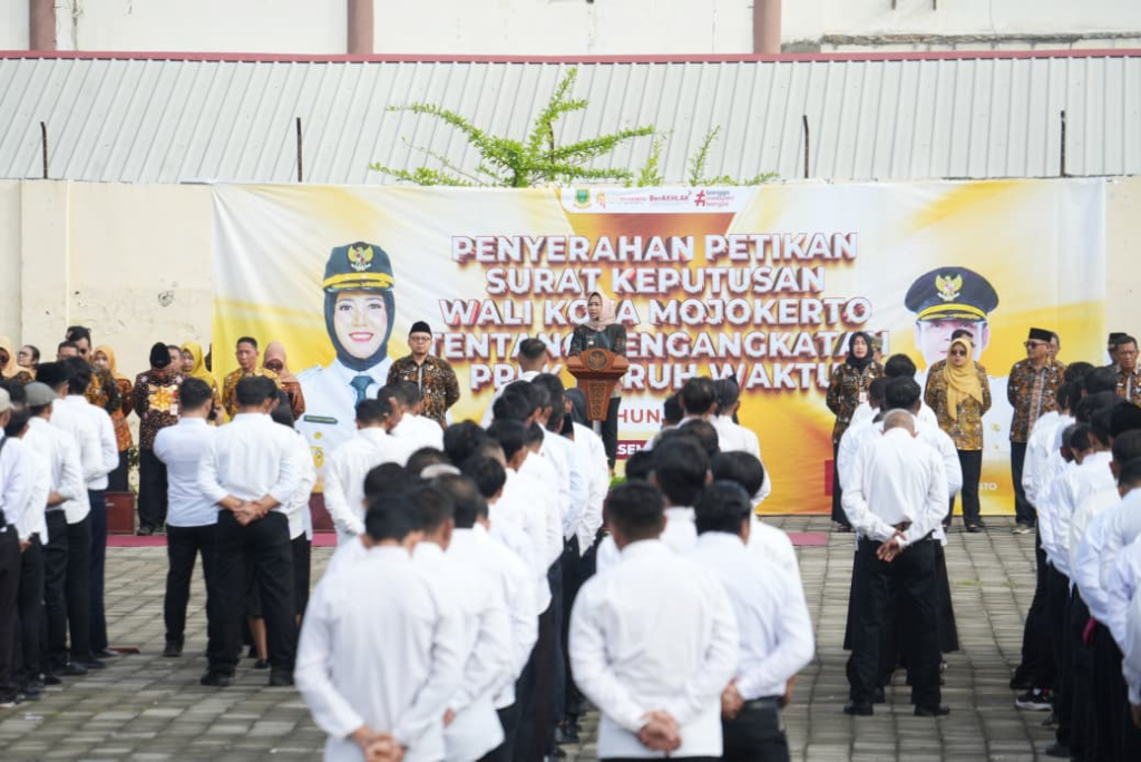 Wali Kota Mojokerto, Ika Puspitasari memastikan seluruh aparatur sipil negara (ASN) di Lingkungan Pemerintah Kota Mojokerto menerima gaji ke-13. SP/ DWI