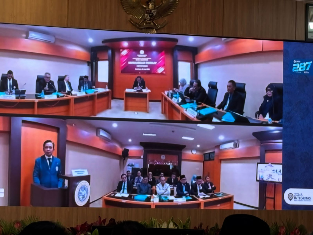 Bupati Jember, Muhammad Fawait, resmi menuntaskan sidang promosi doktor di Fakultas Ekonomi dan Bisnis Universitas Airlangga. SP/ RIKO
