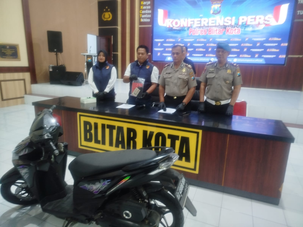 AKP Rudi beri keterangan Pers dan tunjukan BB. SP/ Lestariono