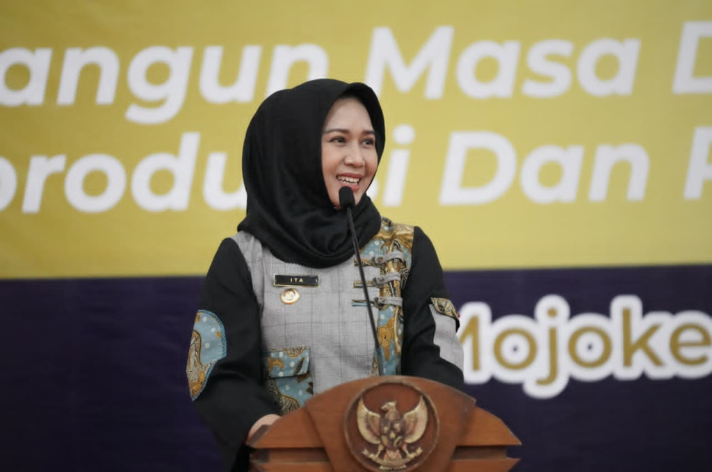 Walikota Ning Ita saat membuka Workshop Penyakit Tidak Menular dan Seminar Kesehatan Reproduksi Remaja di MPP Gajah Mada, Jumat (12/6). SP/ DWI