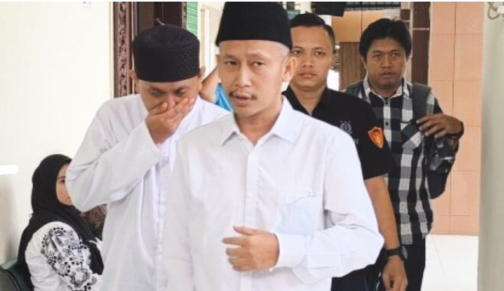 Terpidana PPAT Resa Andrianto dan Asisten Surveyor Kadastral BPN Gresik Adhienata Putra Deva. SP/Maidid
