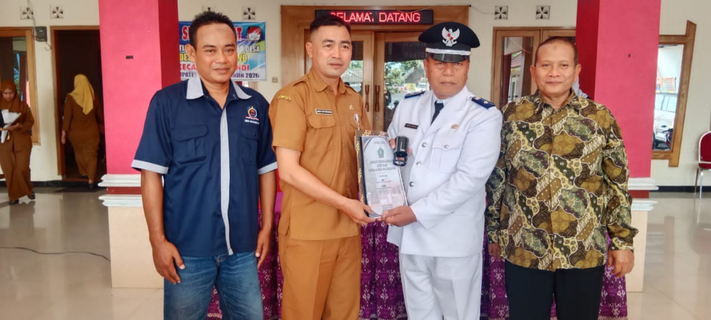 Serah Terima Jabatan dari Pj Kepala Desa Desa  Balongdowo Kecamatan Candi kepada Kepala desa terpilih  Moch Yatim , S.A.P. berlangsung di Pendopo Balai Desa Balongdowo. SP/ HIKMAH 