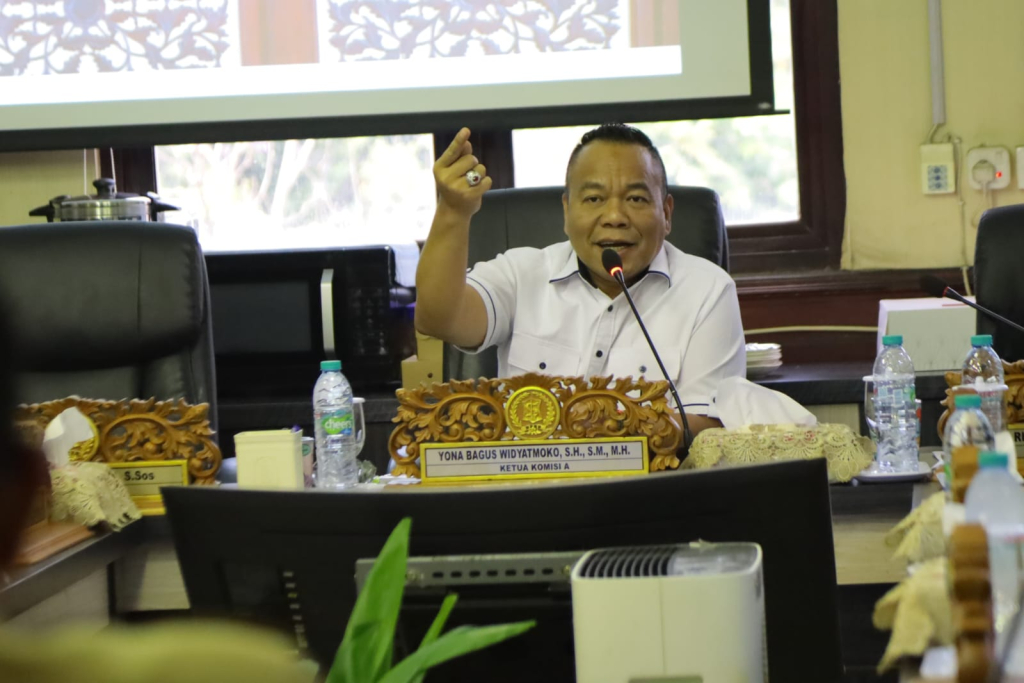 Ketua Komisi A DPRD Surabaya Yona Bagus Widyatmoko. SP/ Al Qomaruddin