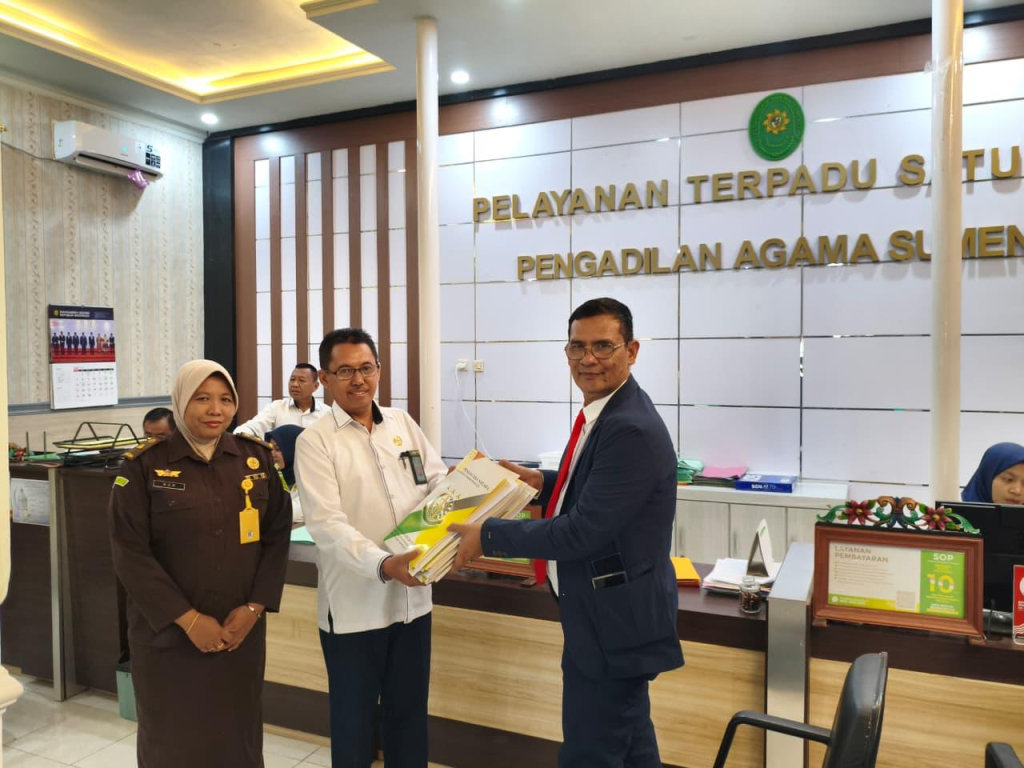 Kejaksaan Tinggi Jawa Timur menunjukkan komitmennya dalam memastikan tidak ada anak yang kehilangan hak hanya karena belum memiliki kepastian hukum terkait status perwaliannya. SP/ BUDI