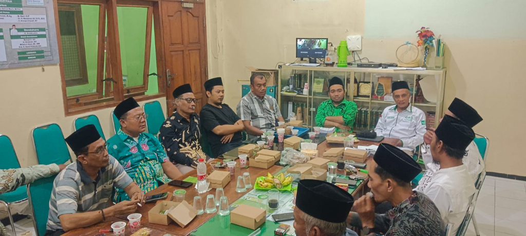 Para perwakilan kades NU saat bersilaturahim dengan pengurus PCNU.

FOTO:SP/MUHAJIRIN