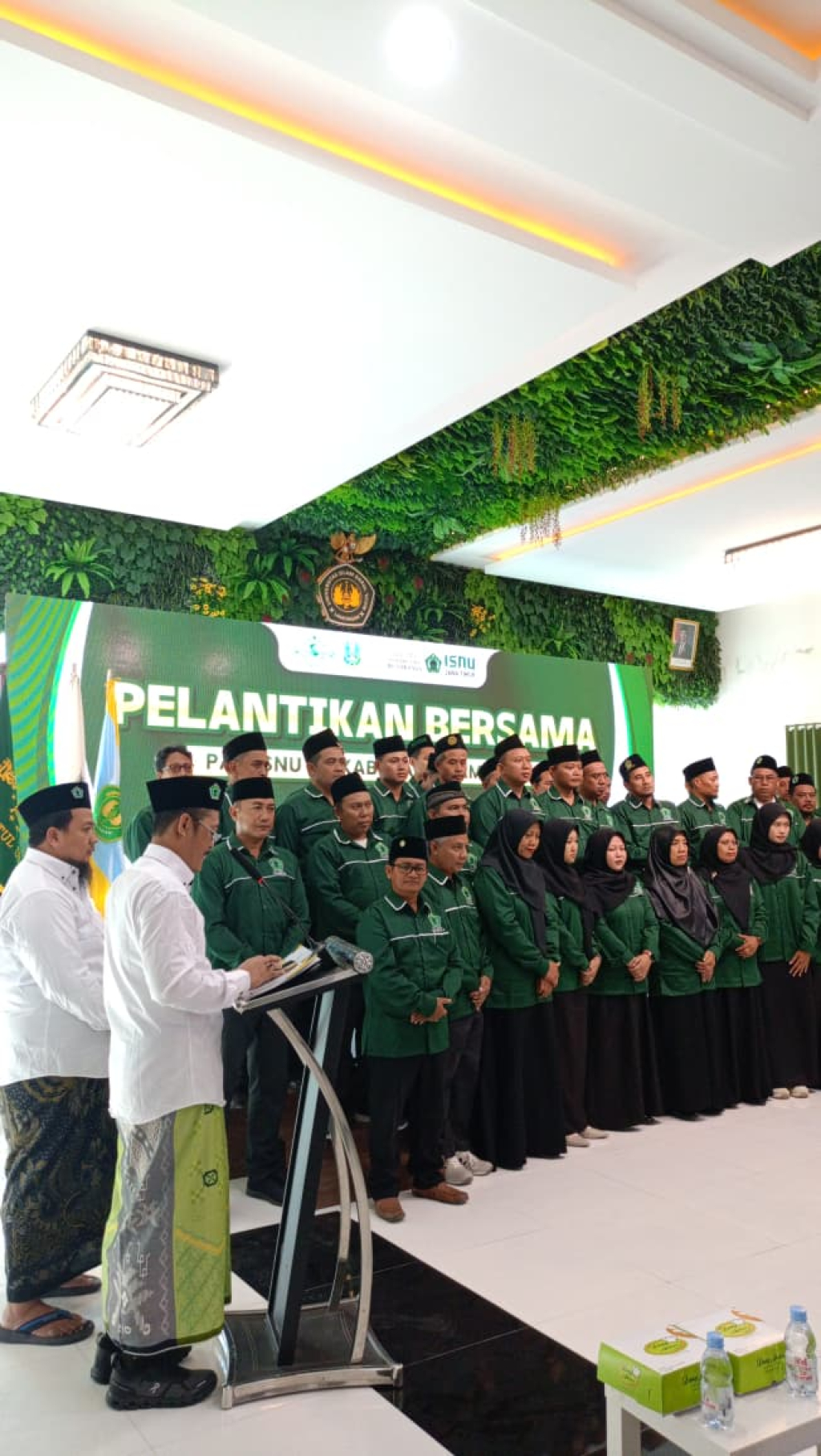 Ketua ISNU Jatim, M Afif Hasbullah saat menlantik 27 PAC se-Kabupaten  Lamongan.

FOTO:SP/MUHAJIRIN