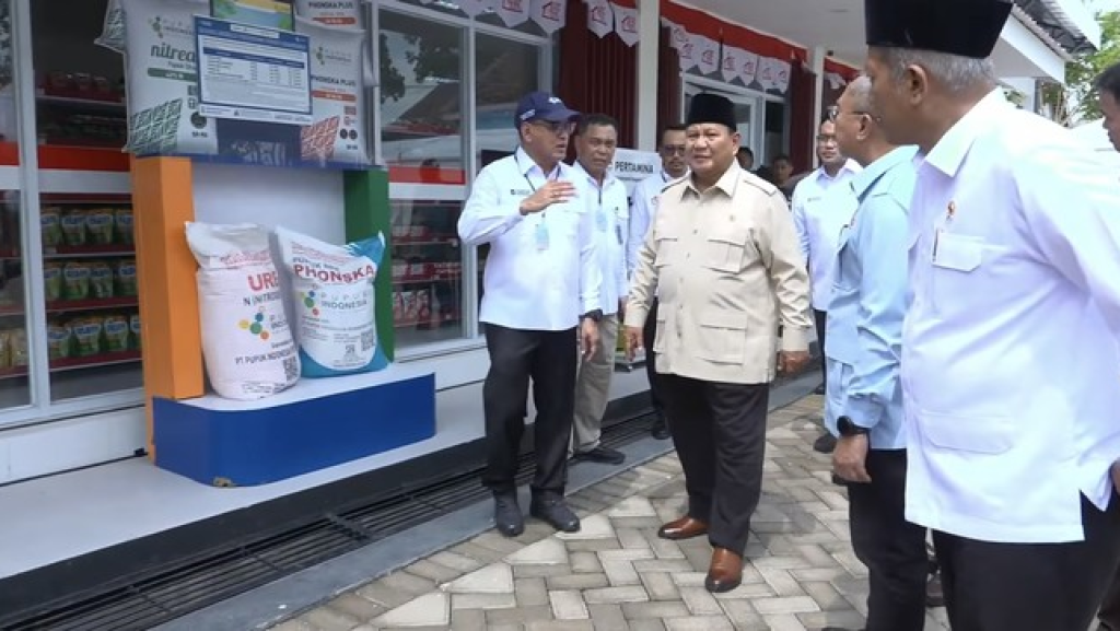 Presiden Prabowo saat meninjau pembangunan Koperasi Merah Putih