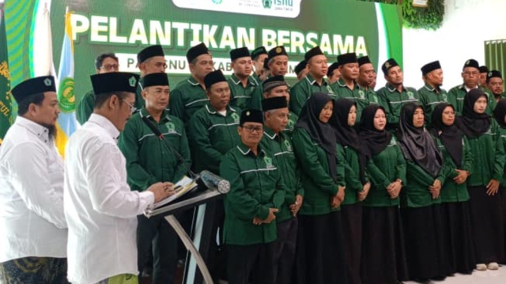 Ketua ISNU Jatim, M Afif Hasbullah saat menlantik 27 PAC se-Kabupaten  Lamongan.

FOTO:SP/MUHAJIRIN