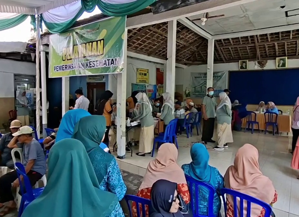 Dinas Kesehatan Madiun menggelar pemeriksaan penularan penyakit musiman pancaroba di salah satu rumah sakit setempat. SP/ MDN