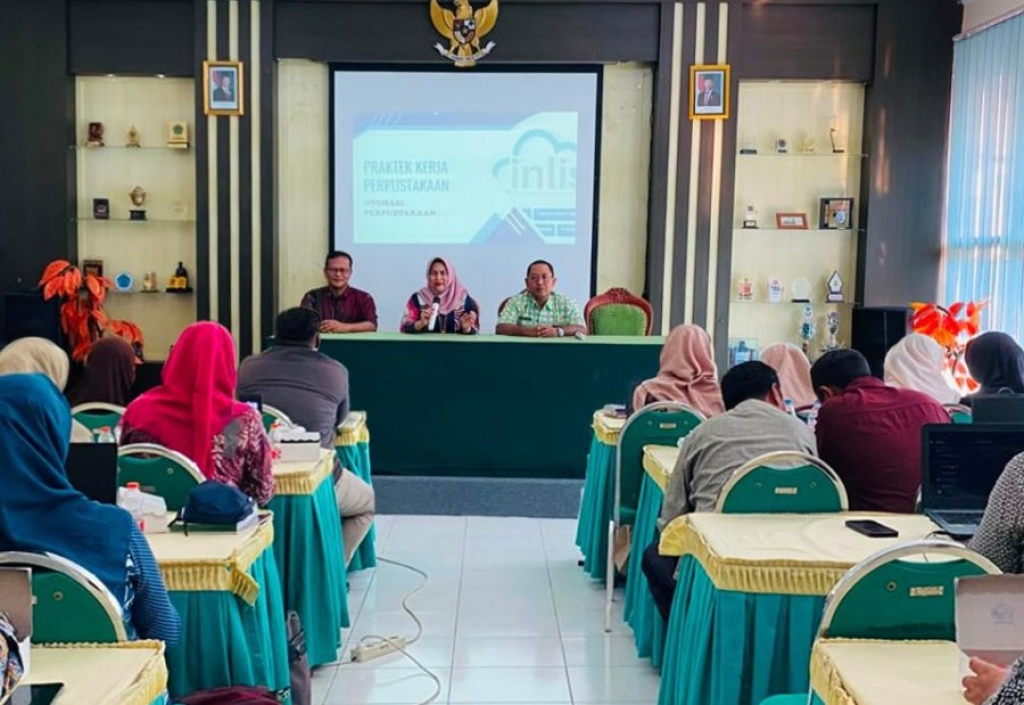 Dispersip Probolinggo menggelar workshop aplikasi Inlislite di ruang Pustakaloka. SP/ Foto: Dispersip Probolinggo