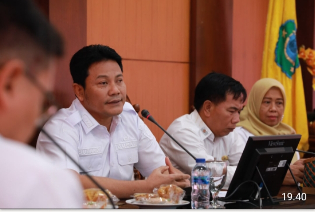 Bupati Sidoarjo Subandi S.H, M. Kn Beraudiensi dengan Pengurus HIPMI Sidoarjo di opsroom Pemkab Sidoarjo Rabu. SP/HIKMAH