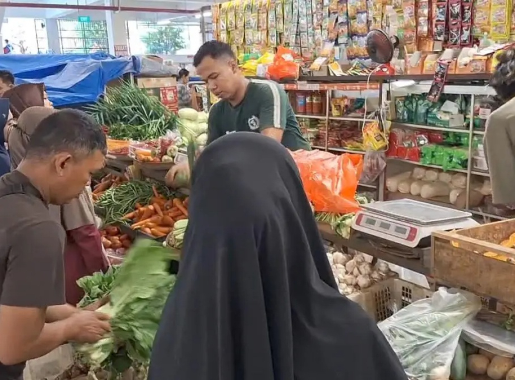 Ilustrasi. Aktivitas jual beli di pasar besar Ngawi.  SP/ Foto: IDN Times/Riyanto 