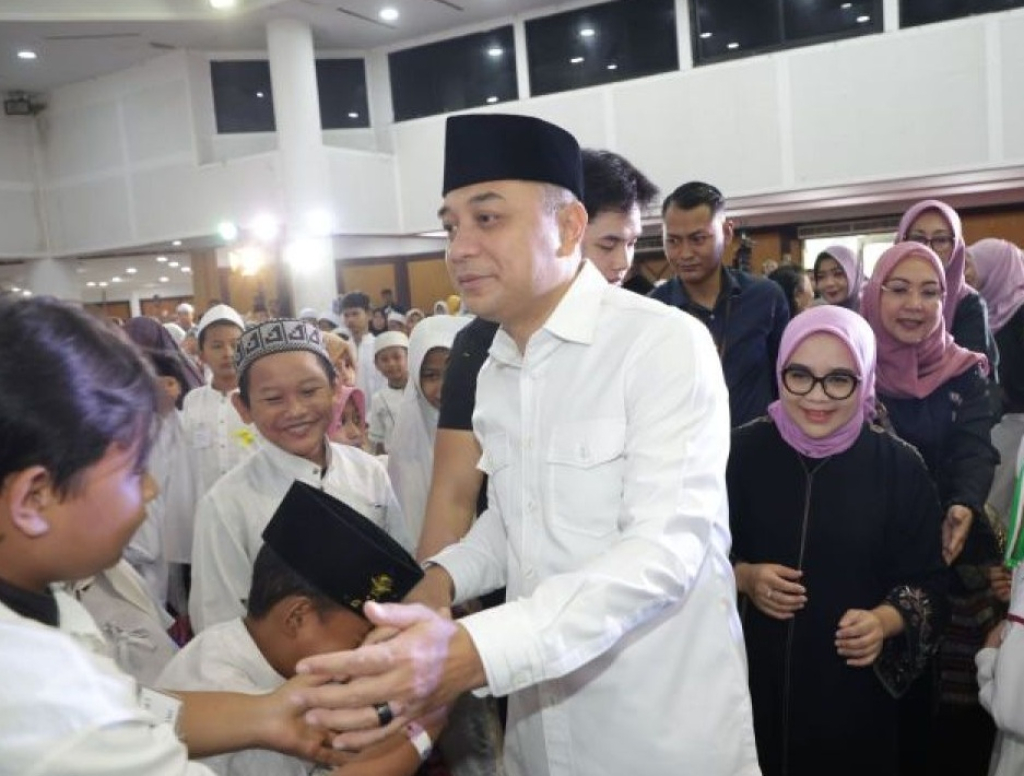 Wali Kota Surabaya Eri Cahyadi saat menghadiri peringatan 10 Muharam 1448 Hijriah di Convention Hall. SP/Foto:Pemkot Surabaya