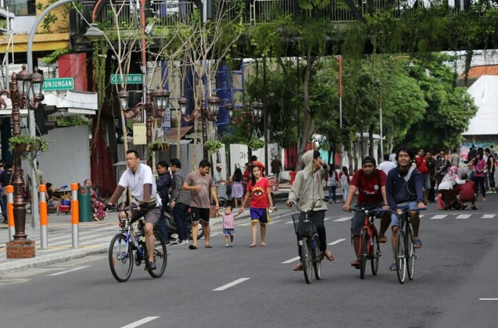 Aktivitas pelaksanaan Car Free Day (CFD) di Jalan Darmo, Surabaya. SP/ SBY