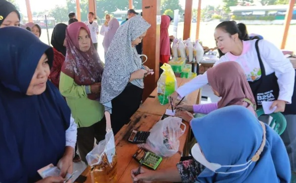 Kegiatan Gerakan Pangan Murah (GPM) di Kota Madiun, Jawa Timur. SP/ MDN