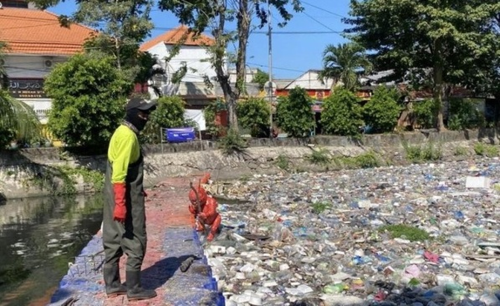 Peristiwa Atasi Sampah Sungai Kali Tebu, Pemkot Surabaya Terjun Langsung Tekan Pencemaran