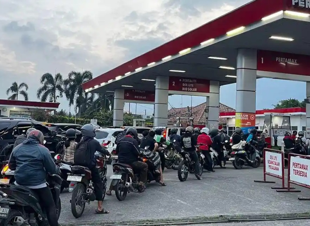 Peristiwa Kenaikan BBM hampir Rp4 Ribu, Pengendara di Trenggalek Mulai Tinggalkan Pertamax dan Beralih ke Pertalite