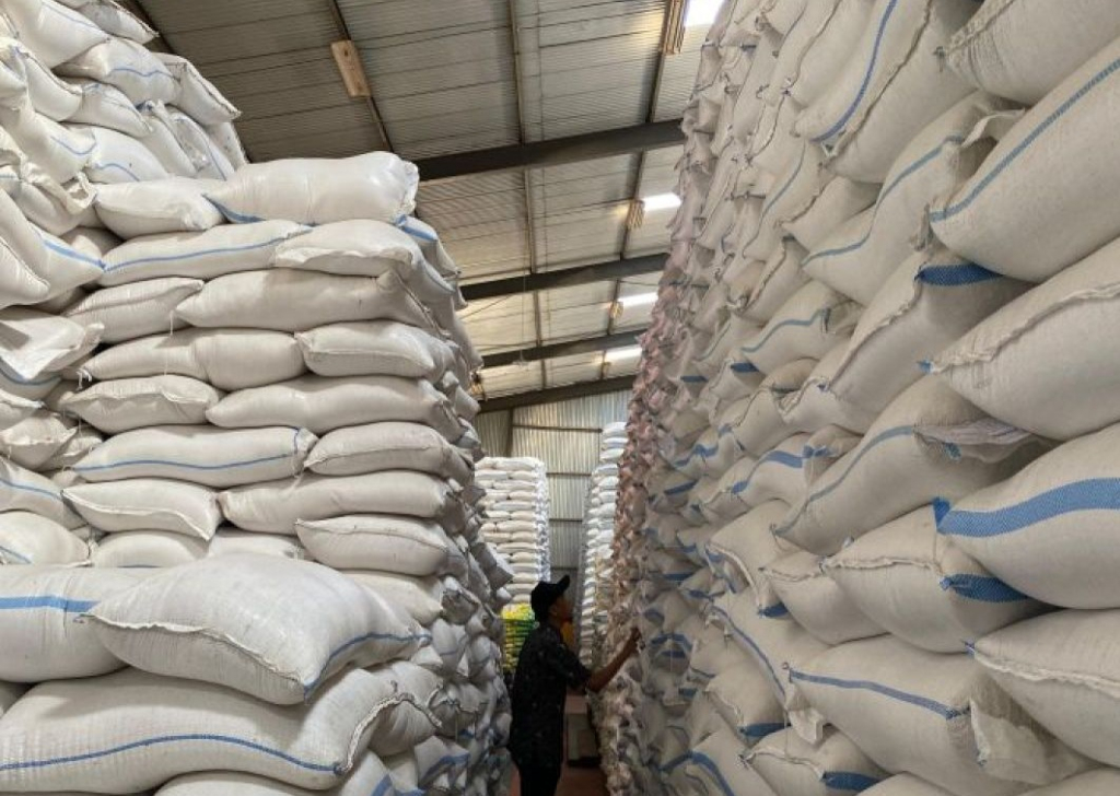 Ilustrasi. Stok serapan gabah petani di gudang penyimpanan Perum Bulog Cabang Tulungagung. SP/ Foto: Destyan Sujarwoko