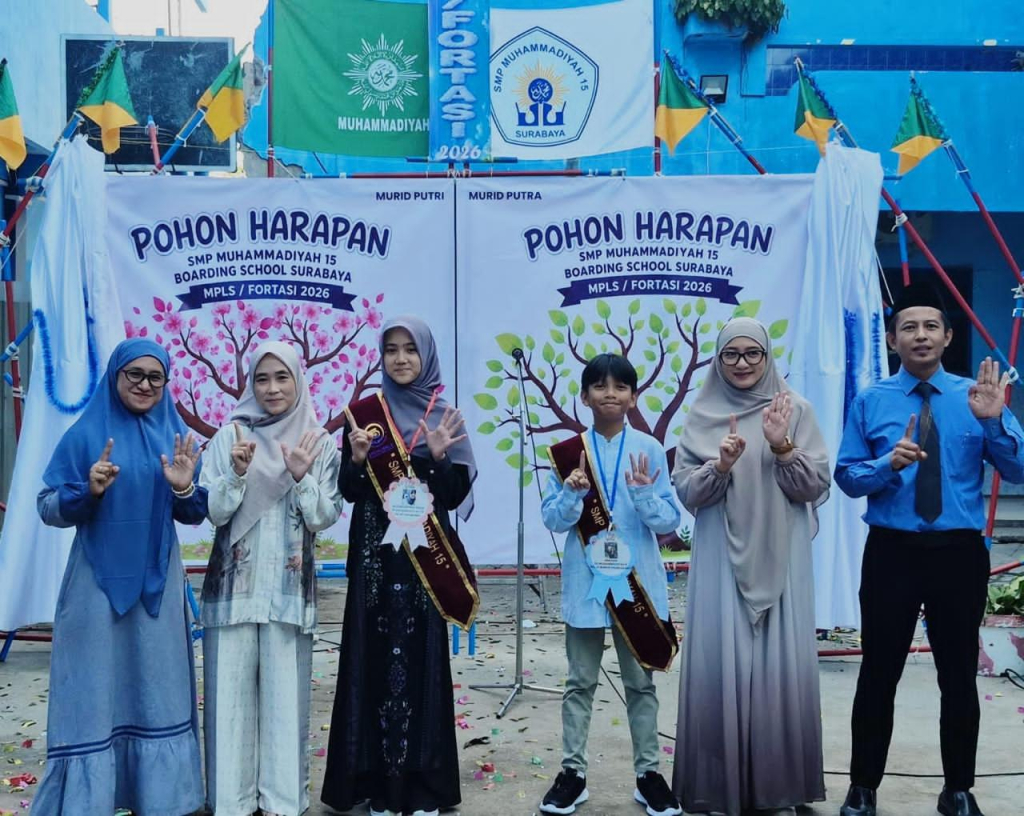 Proses simbolik pembukaan MPLS. SP/ Athayamoch