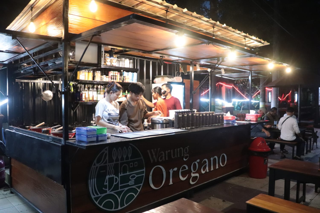 Warung Oregano di Madiun hadir dengan konsep teaching factory, memadukan usaha kuliner dan ruang praktik bagi peserta didik.