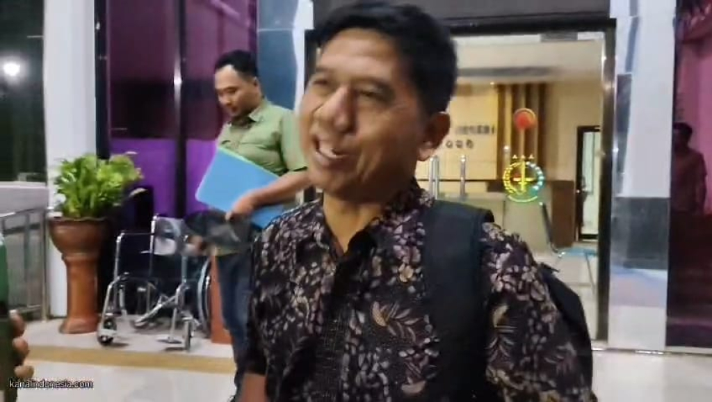 Mantan Ketua DPRD Ponorogo Sunarto setelah diperiksa 10 jam oleh penyidik Sekdi Pidana Khusus Kejari Ponorogo. 