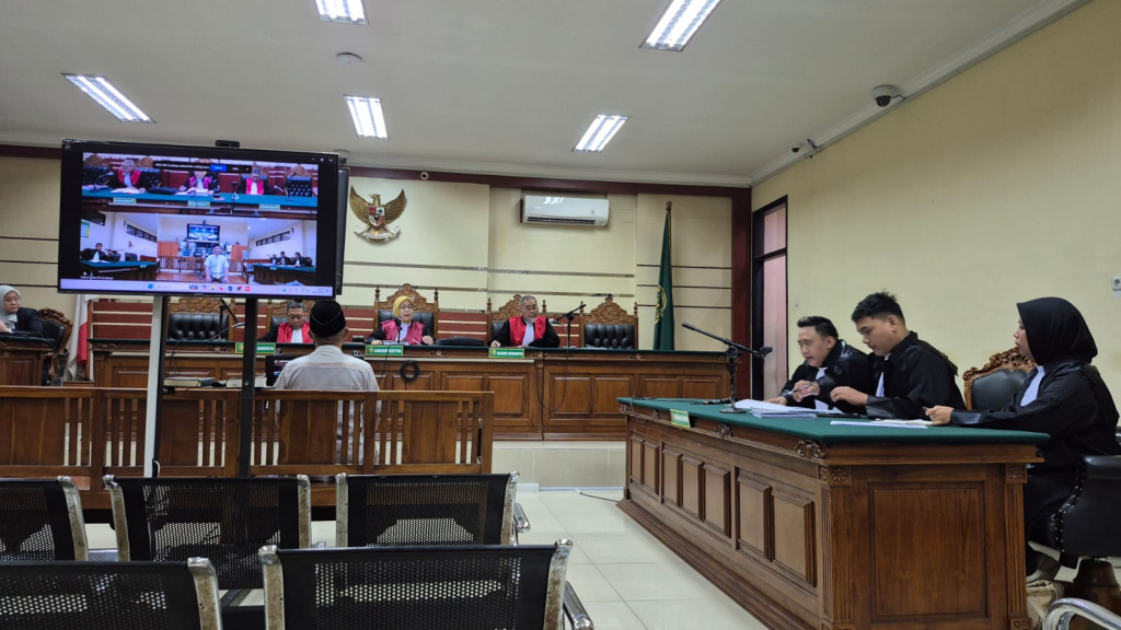 Sidang pembacaan dakwaan Kepala Desa Jenangan oleh JPU Kejari Ponorogo di Pengadilan Tipikor Surabaya, Kamis 16/7/2026.