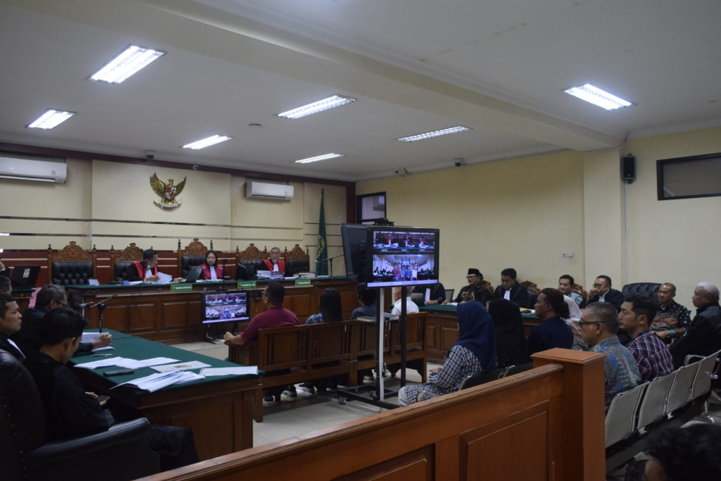 Saksi yang dihadirkan dalam sidang lanjutan kasus dugaan korupsi Madi di Pengadilan Tipikor Surabaya.